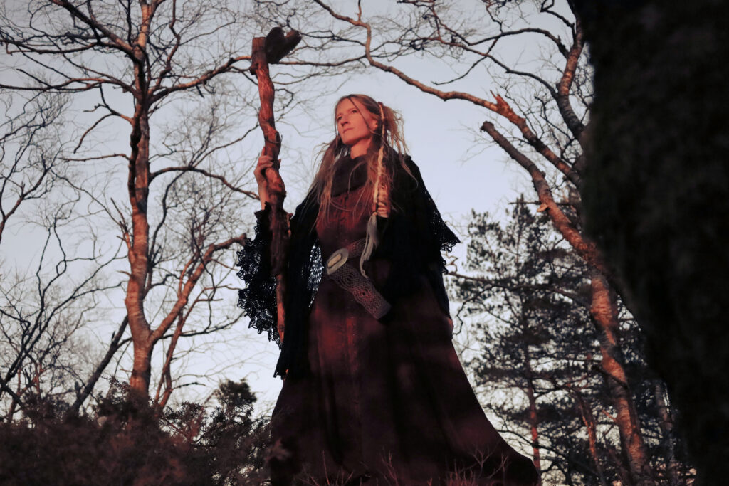 Rúnahild is a free spirited ethereal folk & folktronica project, hailing from an off-grid wooden cabin in the mountains of Norway. Her music is characterized by heartfelt female singing, earthly rhythms and dreamy melodies. Inspired by a personal journey within healing and nature spirituality, her music aims to hold space for others to explore their own inner universe.